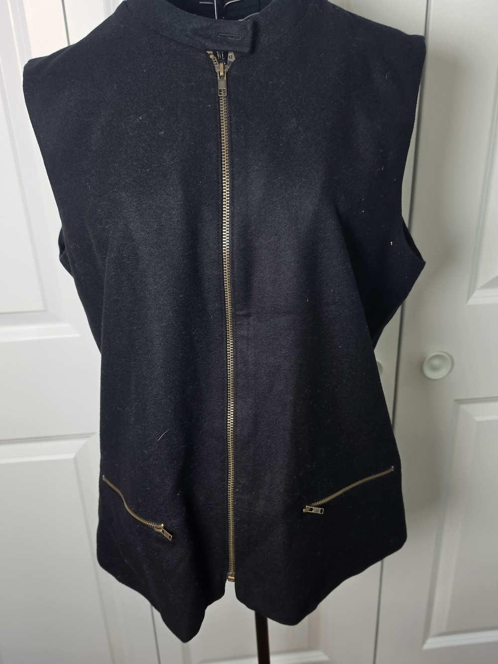 Harvé Benard Sport Womens 12 Black Wool Blend Zip Front Vest Gold Zippers